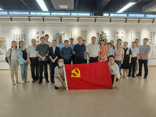 淮糧集團(tuán)、市糧食和物資儲(chǔ)備局聯(lián)合開(kāi)展“弘揚(yáng)清風(fēng)正氣、傳承廉潔文化”書法美術(shù)作品展參觀活動(dòng)